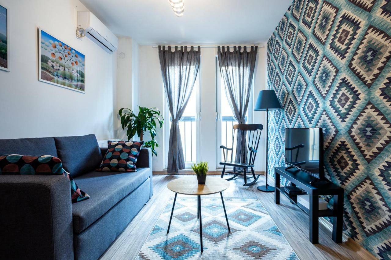 Modern Naive Downtown With Free Private Garage-Fast Wi-Fi Apartment Нови Сад Екстериор снимка